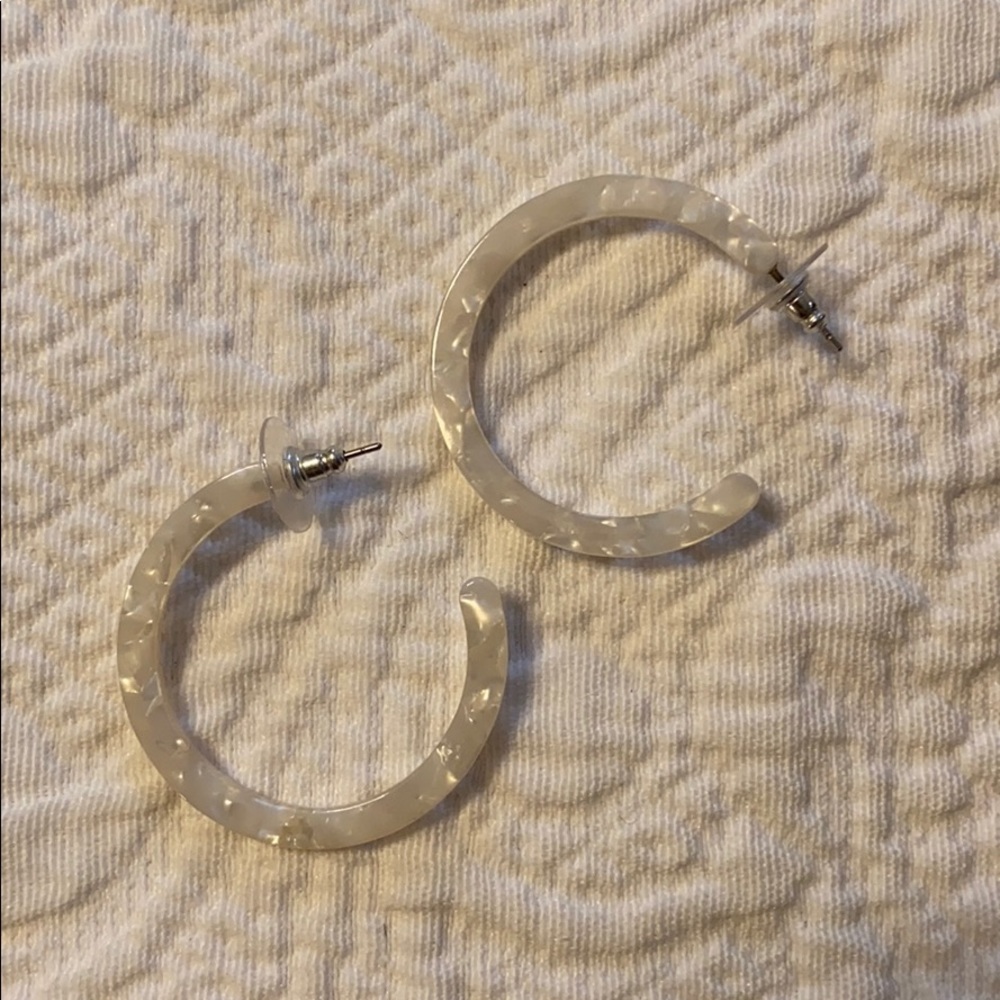 White tortoise shell hoop earrings